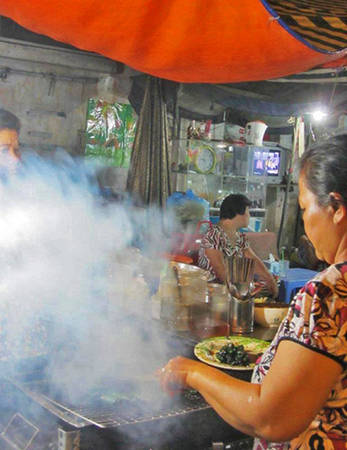 Phố ẩm thực đường Cô Giang tại khu phố ẩm thực Sài Gòn