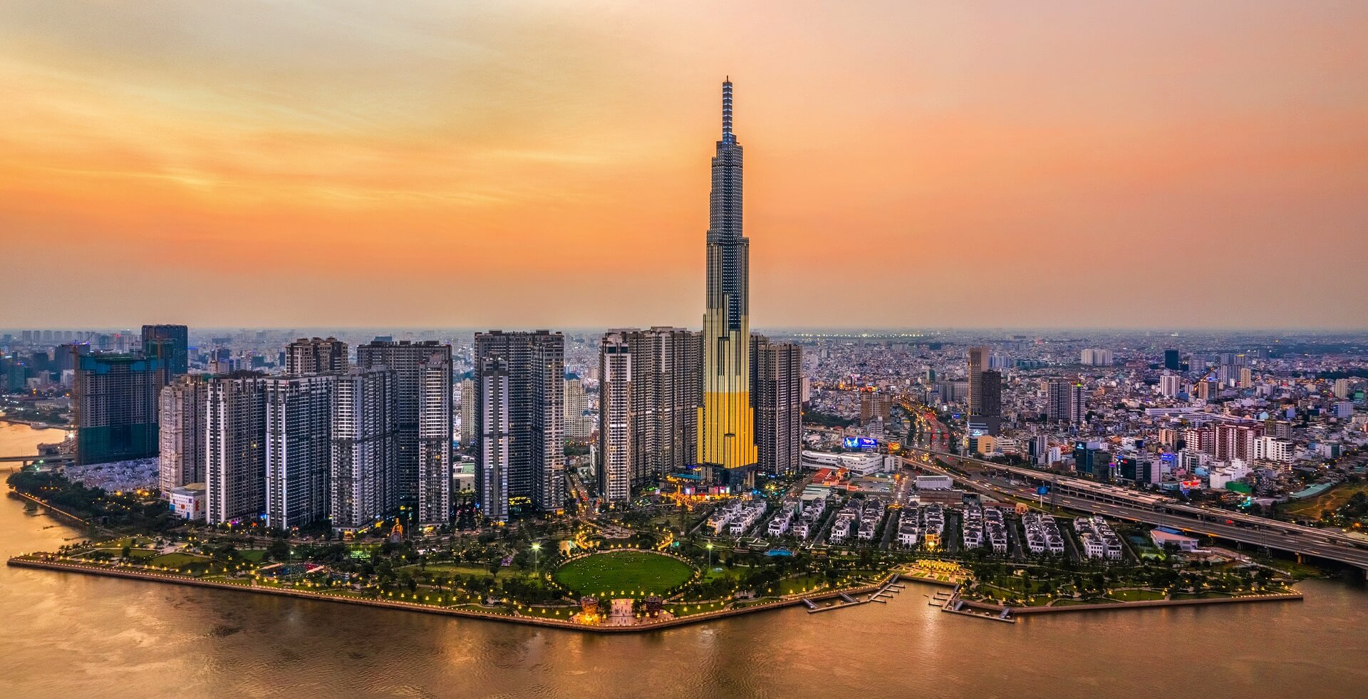 Du lịch Hồ Chí Minh: Cẩm nang từ A đến Z (Cập nhật thông tin mới nhất 2026)