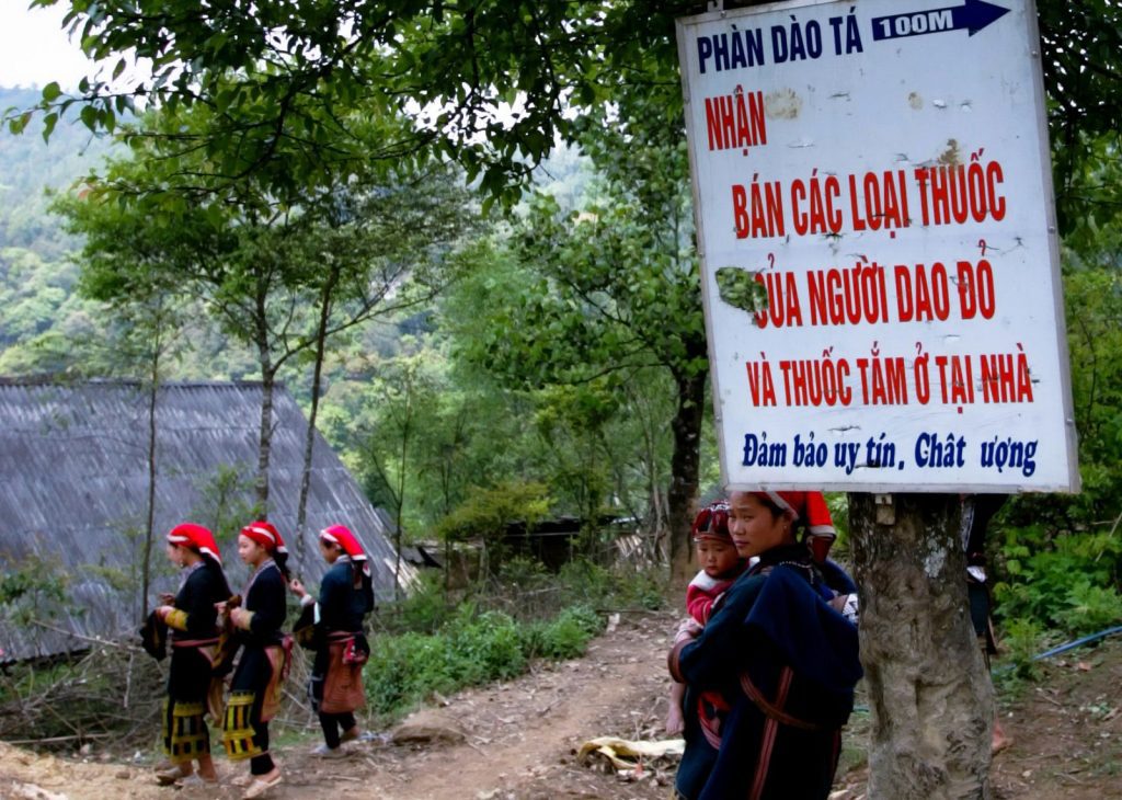 Hộ gia đình cung cấp tắm lá thuốc Sapa