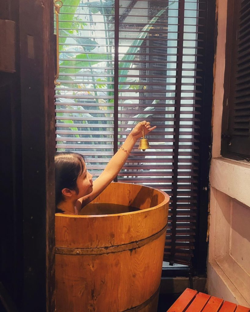 Trải nghiệm tắm lá thuốc Sapa