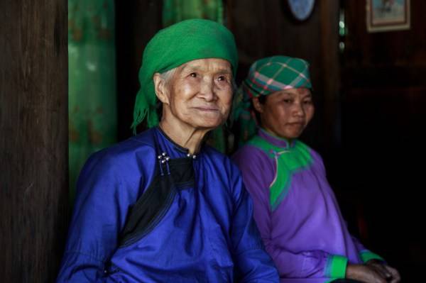 Trang phục truyền thống của đồng bào dân tộc Giáy. Ảnh: Buffalotours.com