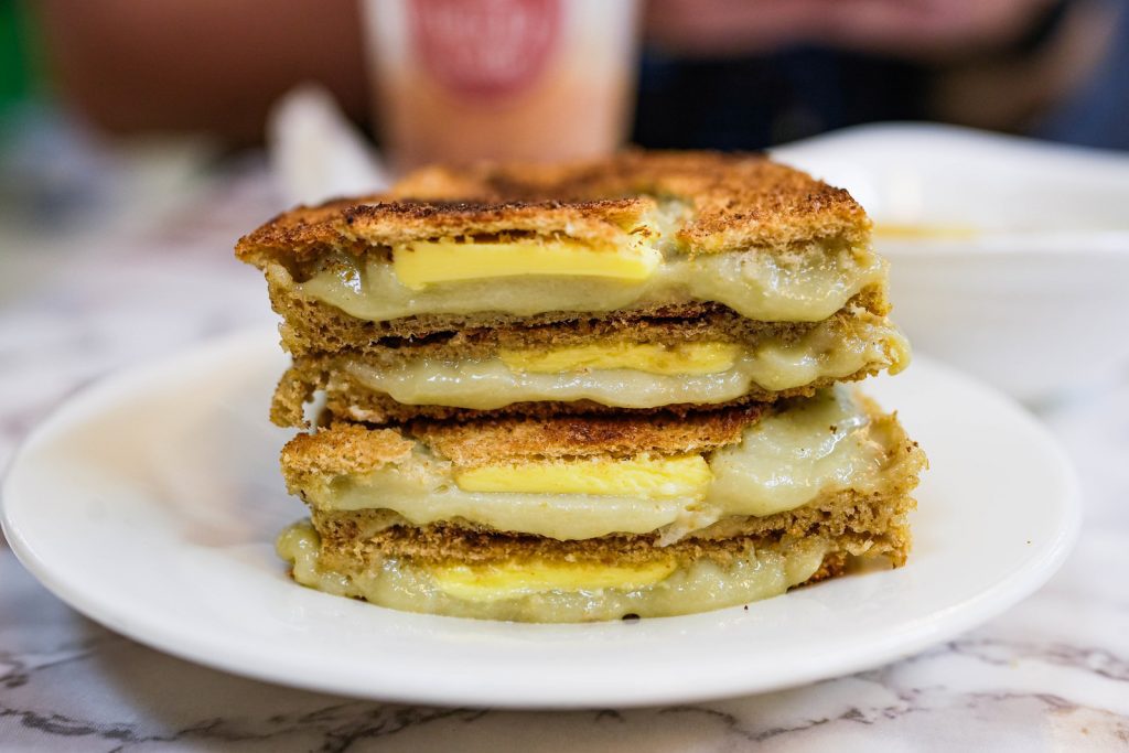 Bánh mì nướng kaya quán cà phê Singapore