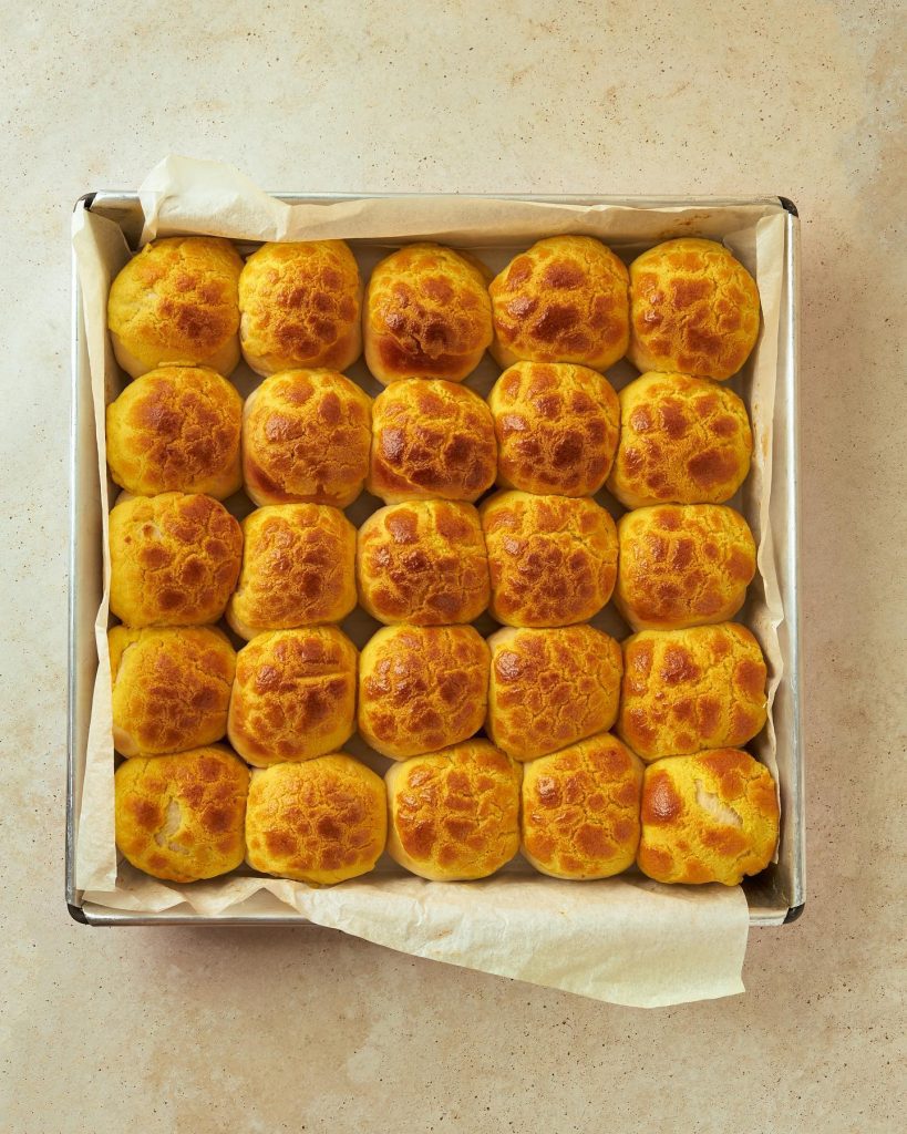 Bánh Classic Bolo Bun quán cà phê Singapore