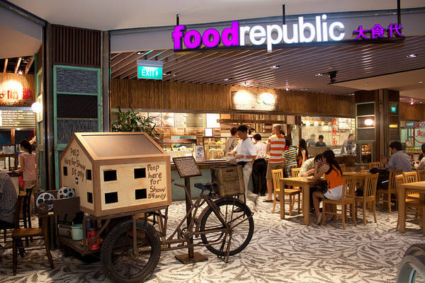 Khu ẩm thực Food Republic là một nơi tuyệt vời để kết hợp giữa việc mua sắm và khám phá ẩm thực.