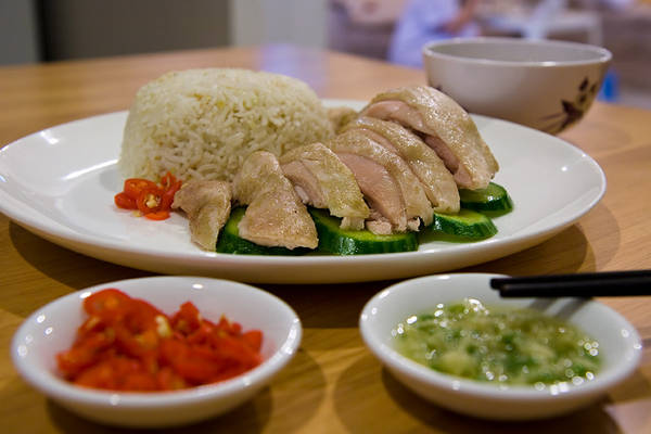 Du khách sẽ dễ dàng tìm được món Cơm gà Hải Nam ở bất kỳ tiệm ăn nào tại Singapore.