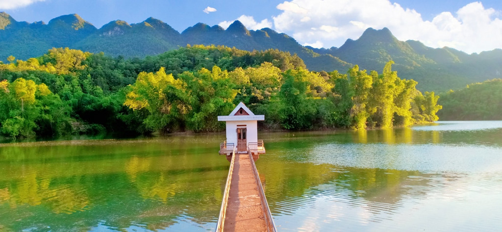 Vẻ đẹp bình yên Hồ Chiềng Khoi