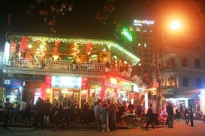 Phố đêm sôi động khi du lịch Huế về đêm