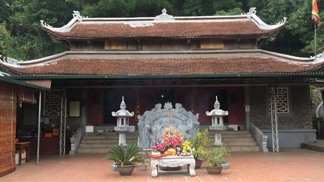Không gian trang nghiêm tại đền Mẫu Thượng Sapa