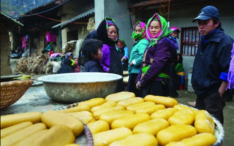Bánh láo khoải đặc sản ẩm thực người Mông