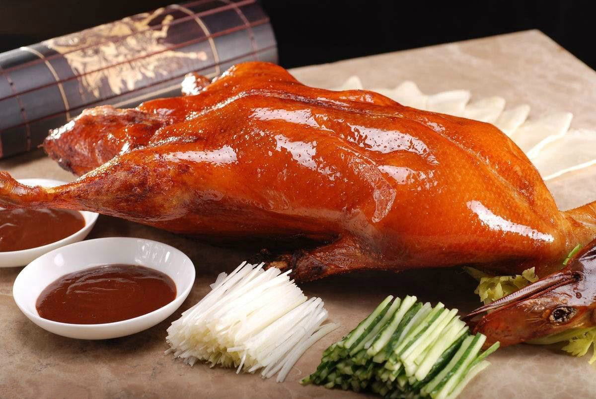 Vịt quay Bắc Kinh với phần da giòn bóng