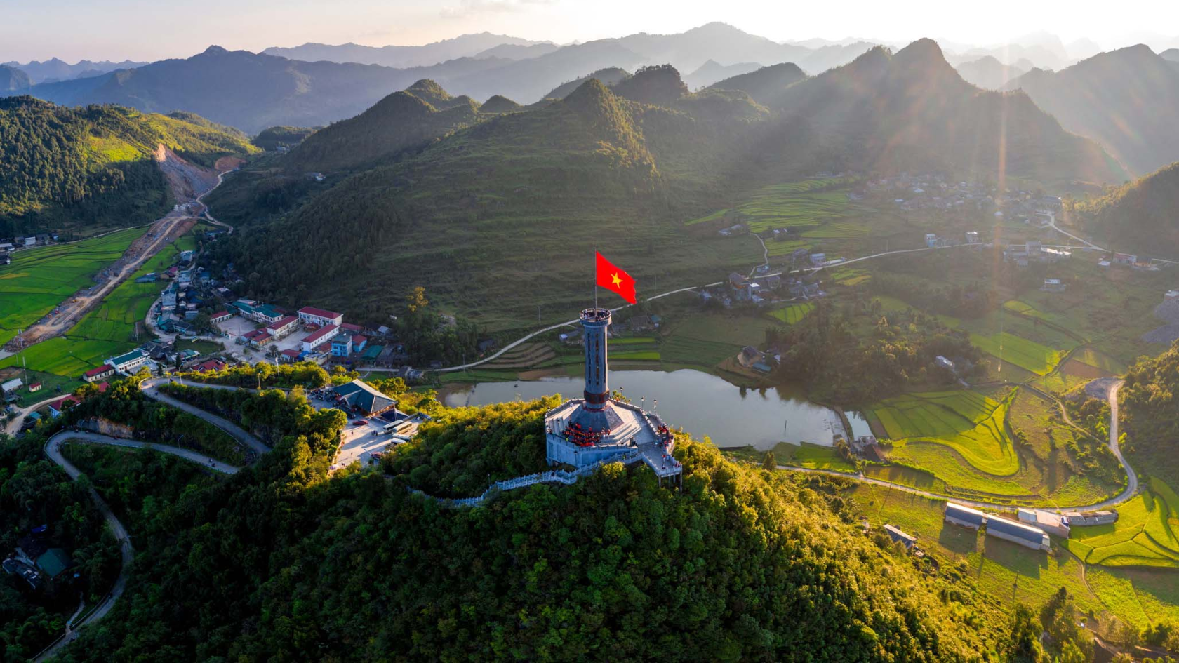 Cột cờ Lũng Cú Hà Giang điểm đến Việt Nam thiêng liêng cực Bắc