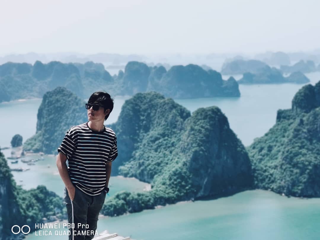 Chinh phục núi Bài Thơ khi du lịch Vịnh Hạ Long