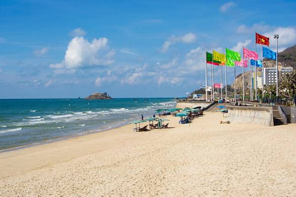 Bãi Sau Vũng Tàu hiện tại sạch sẽ, không còn rác chất đống.