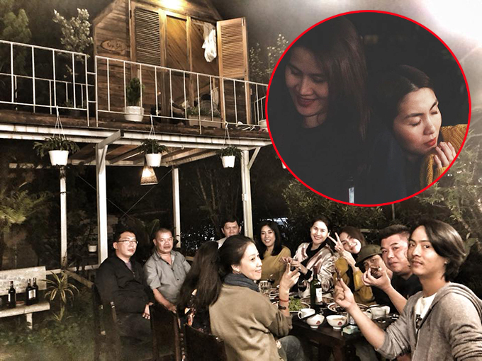 Không chỉ đi cùng 2 cô bạn, Hà Tăng còn hội ngộ với cả nhóm bạn thân thiết và mở tiệc trong một homestay có tiếng ở Đà Lạt. Khai trương được hơn một năm, In The Pines được các travel blogger không chỉ trong nước và quốc tế check in liên tục. Khu nghỉ này được ví như homestay "nhà trên không" với tất cả các phòng nghỉ đều nằm ở tầng 2, thiết kế như một chuồng chim nhỏ và nối với nhau bằng hành lang bằng gỗ.