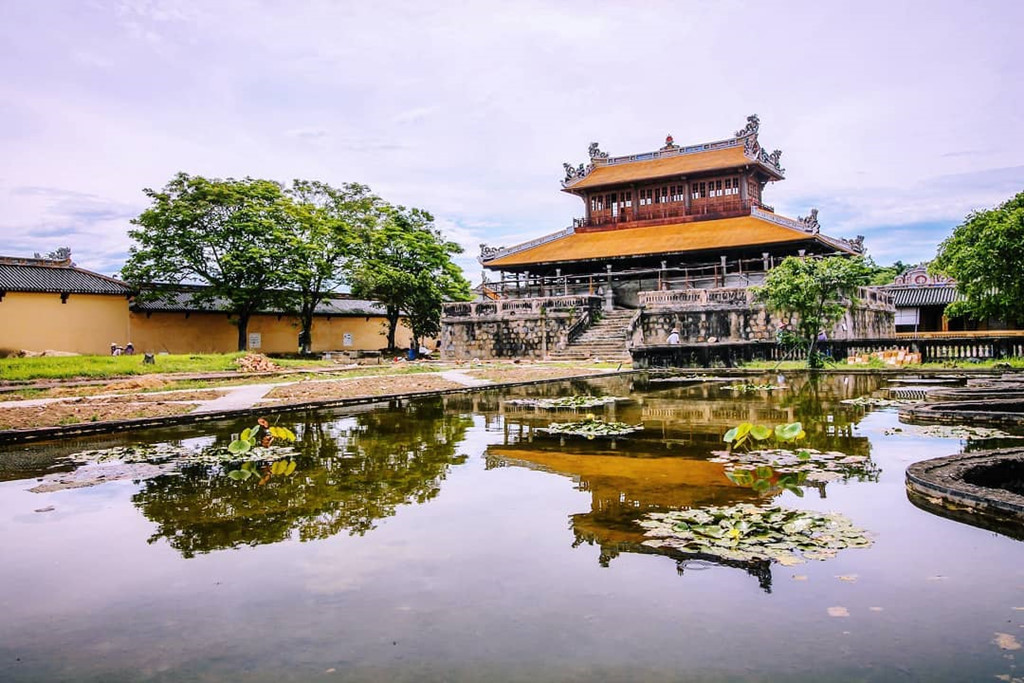 Tham quan Đại Nội và các lăng tẩm triều Nguyễn tại Huế
