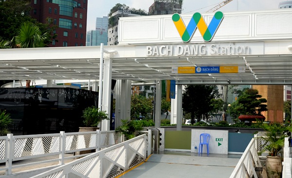 Tuyến buýt đường sông Sài Gòn có lộ trình dài gần 11 km từ bến Bạch Đằng đến bến phà Linh Đông (quận Thủ Đức) đi qua các quận 1, 2, Bình Thạnh và Thủ Đức.