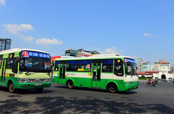 Du ngoạn Sài Gòn xe buýt ngày càng được nhiều người lựa chọn