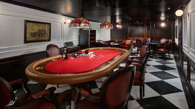 Khu vực chơi Poker du thuyền Capella Hạ Long