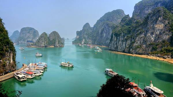 Hồ Động Tiên trên vịnh Hạ Long