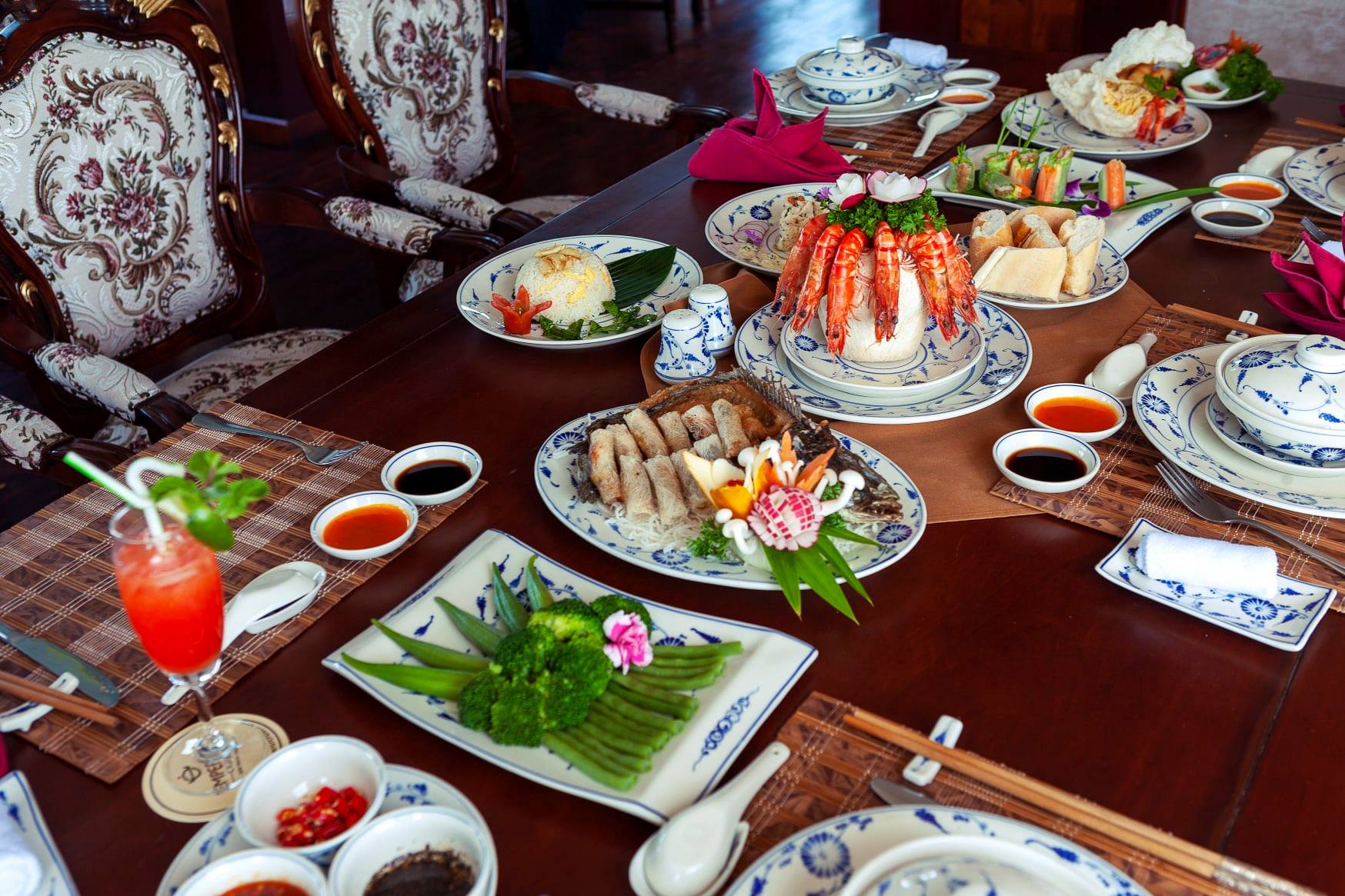 Ngắm hoàng hôn lãng mạn trên du thuyền Emperor Nha Trang