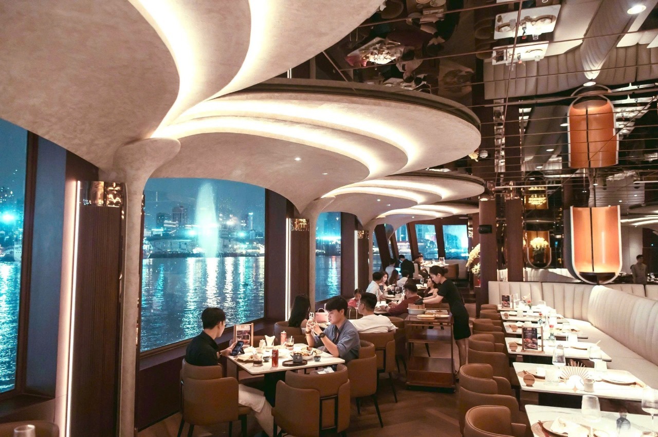 Du thuyền ICON Saigon là điểm hẹn giải trí phong cách giữa lòng Sài Gòn