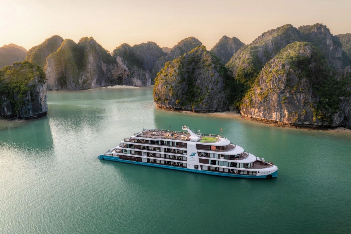 Du thuyền Lyra Grandeur – “tuyệt tác nghỉ dưỡng mới” trên vịnh Lan Hạ