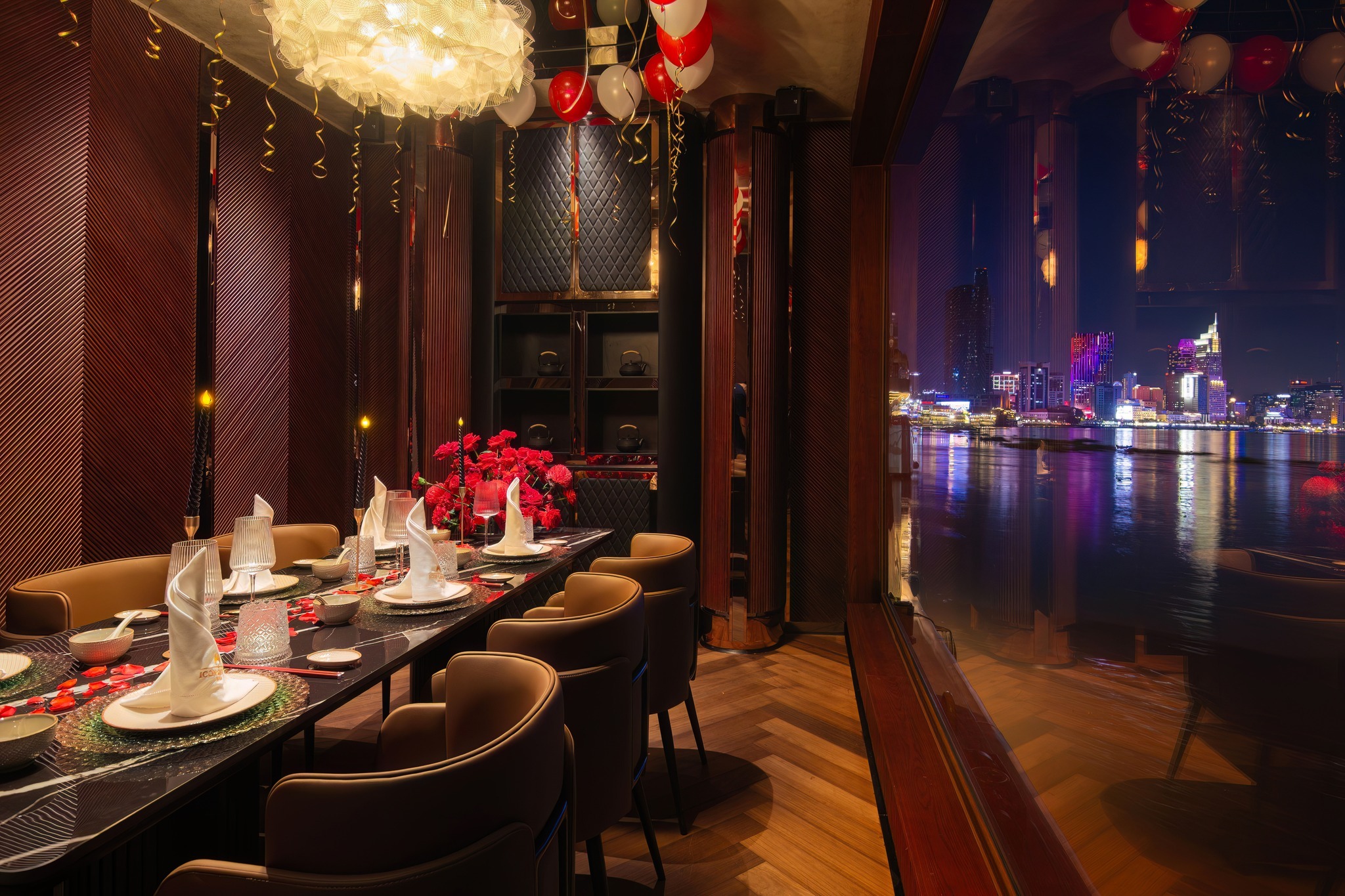 Phòng VIP du thuyền sang trọng Sài Gòn