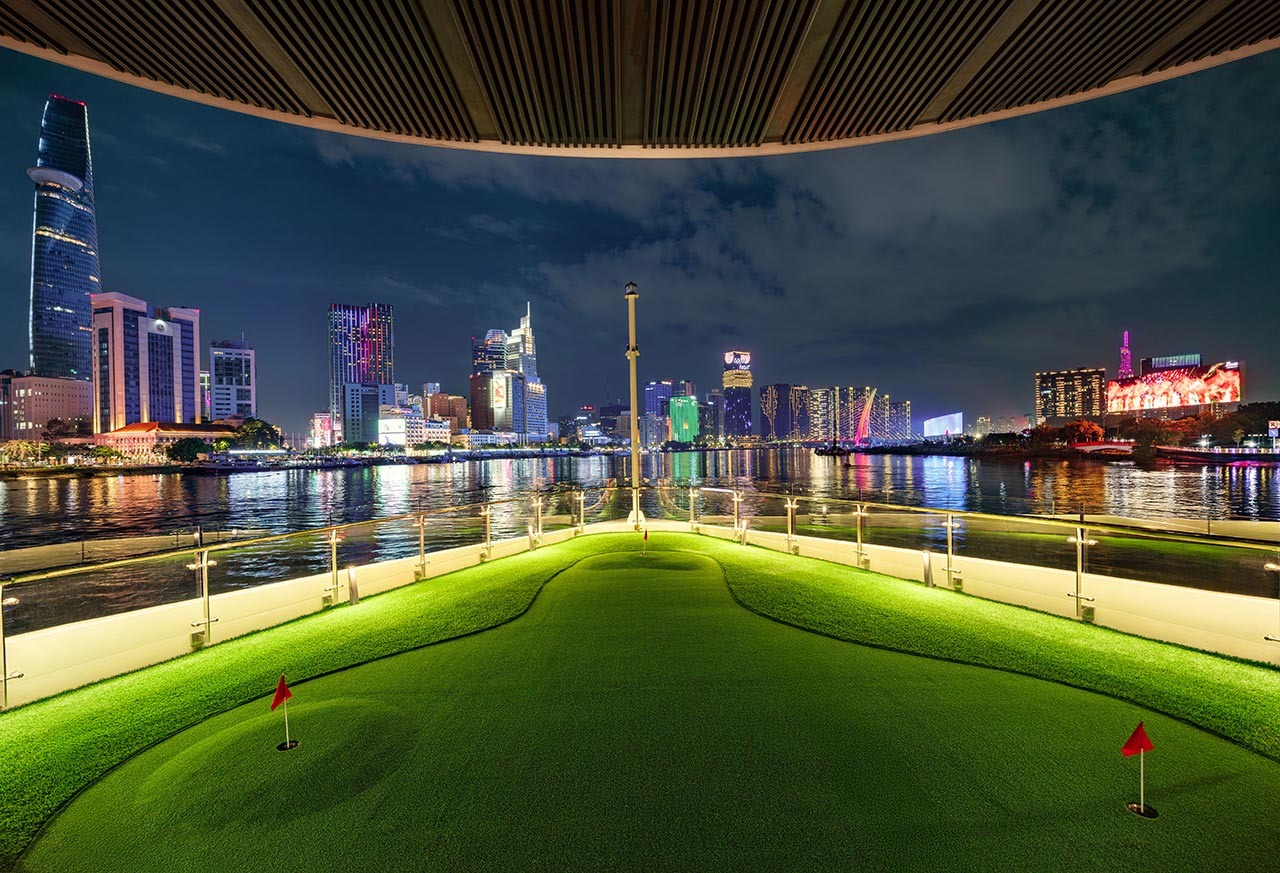 Sân golf mini trên du thuyền sang trọng Sài Gòn