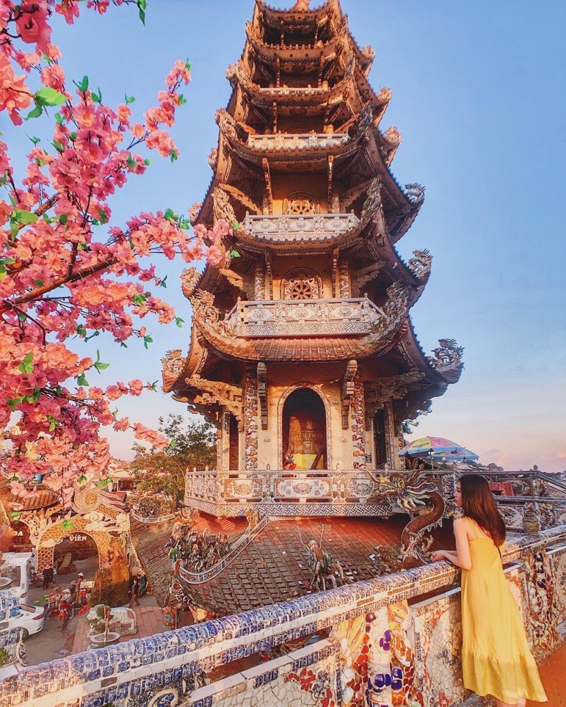 du-xuan-dau-nam-tai-nhung-ngoi-chua-dep-linh-thieng-o-da-lat-ivivu-3-819x1024-1 du-xuan-dau-nam-tai-nhung-ngoi-chua-dep-linh-thieng-o-da-lat-ivivu-3