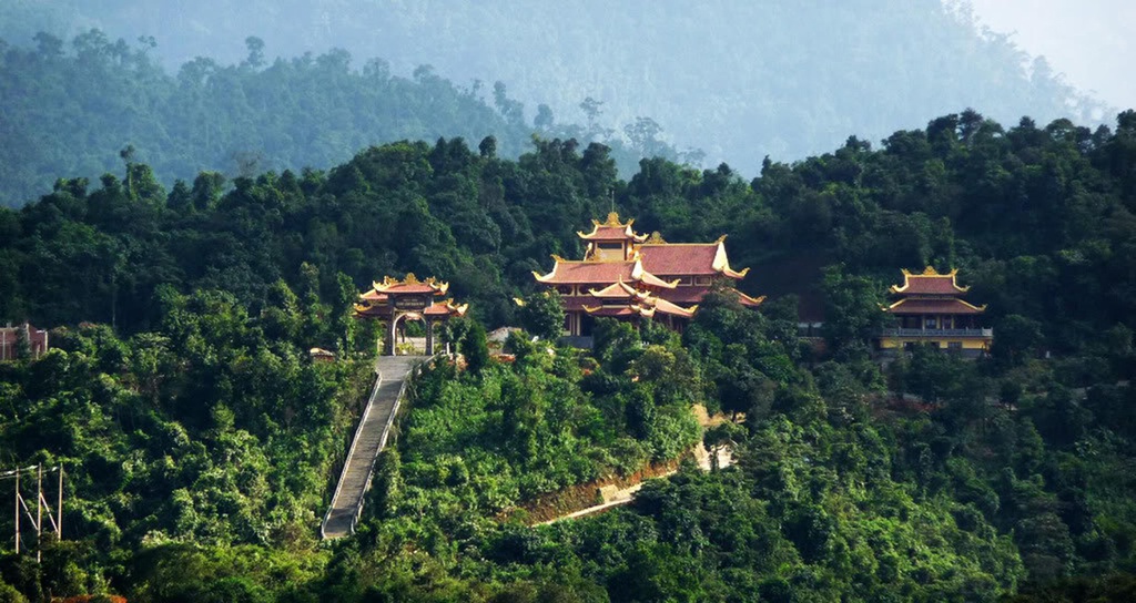 du-xuan-dau-nam-tai-nhung-ngoi-chua-dep-linh-thieng-o-da-lat-ivivu-5 du-xuan-dau-nam-tai-nhung-ngoi-chua-dep-linh-thieng-o-da-lat-ivivu-5