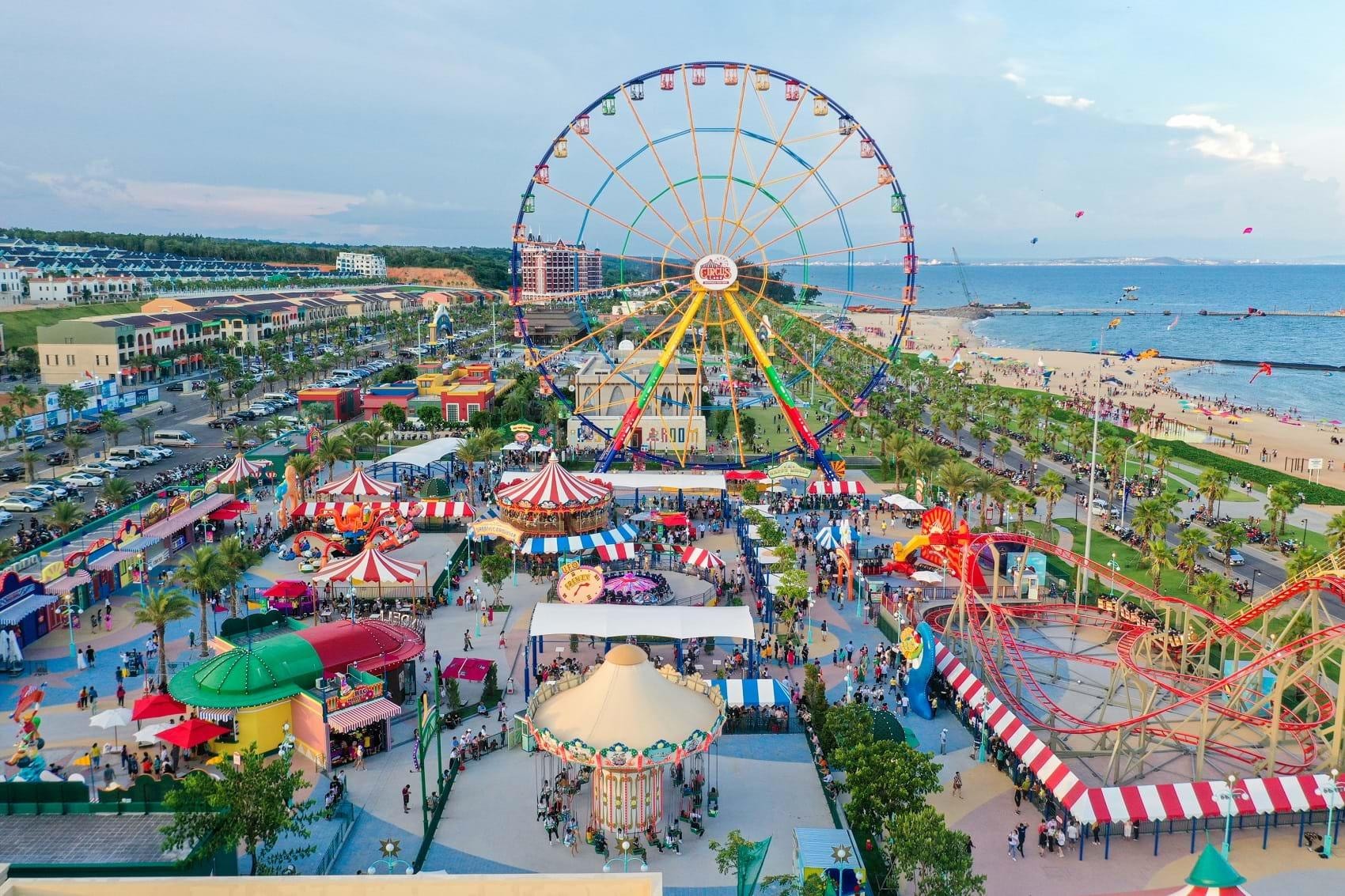 Du lịch Phan Thiết xem pháo hoa và tham gia té nước tại Summer Fest 2025