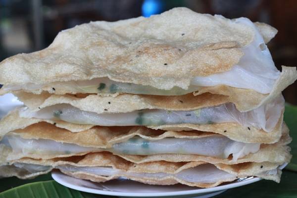 Bánh tráng đập - món ăn vặt lí tưởng cho một chiều trở gió. (Nguồn: Internet)