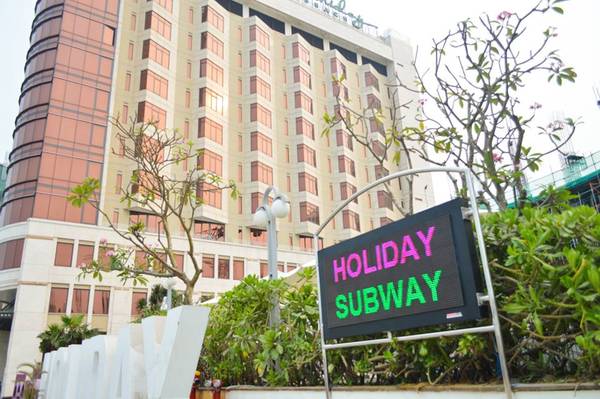 Đường hầm ra biển Đà Nẵng tọa lạc tại số 300 Võ Nguyên Giáp, Q.Ngũ Hành Sơn