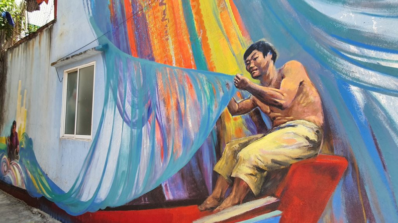 Đan lưới cho chuyến đánh cá. Ảnh: CAND.