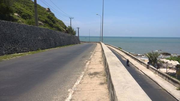 Cung đường biển Long Hải thơ mộng dưới ánh nắng vàng