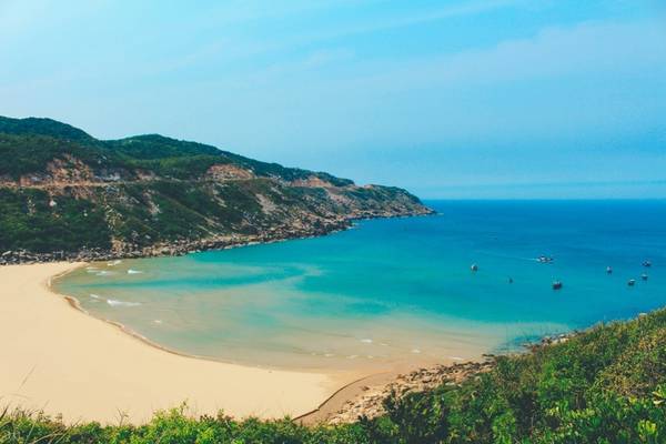 Bãi Môn hoang sơ tuyệt đẹp dọc đường ven biển miền Trung