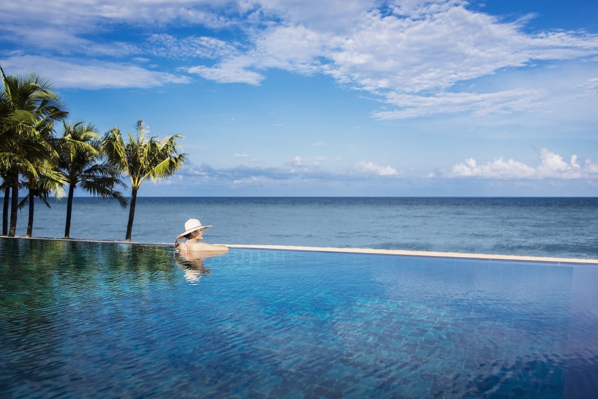 Hồ bơi hướng biển tại Dusit Princess Moonrise Beach Phú Quốc