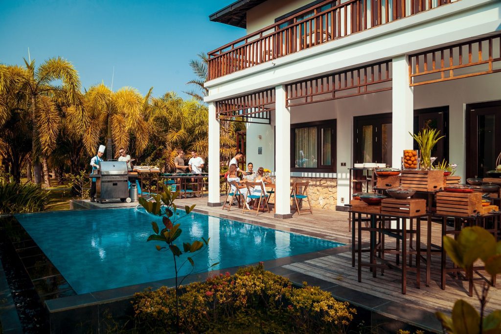 Tiệc BBQ ngoài trời tại villa