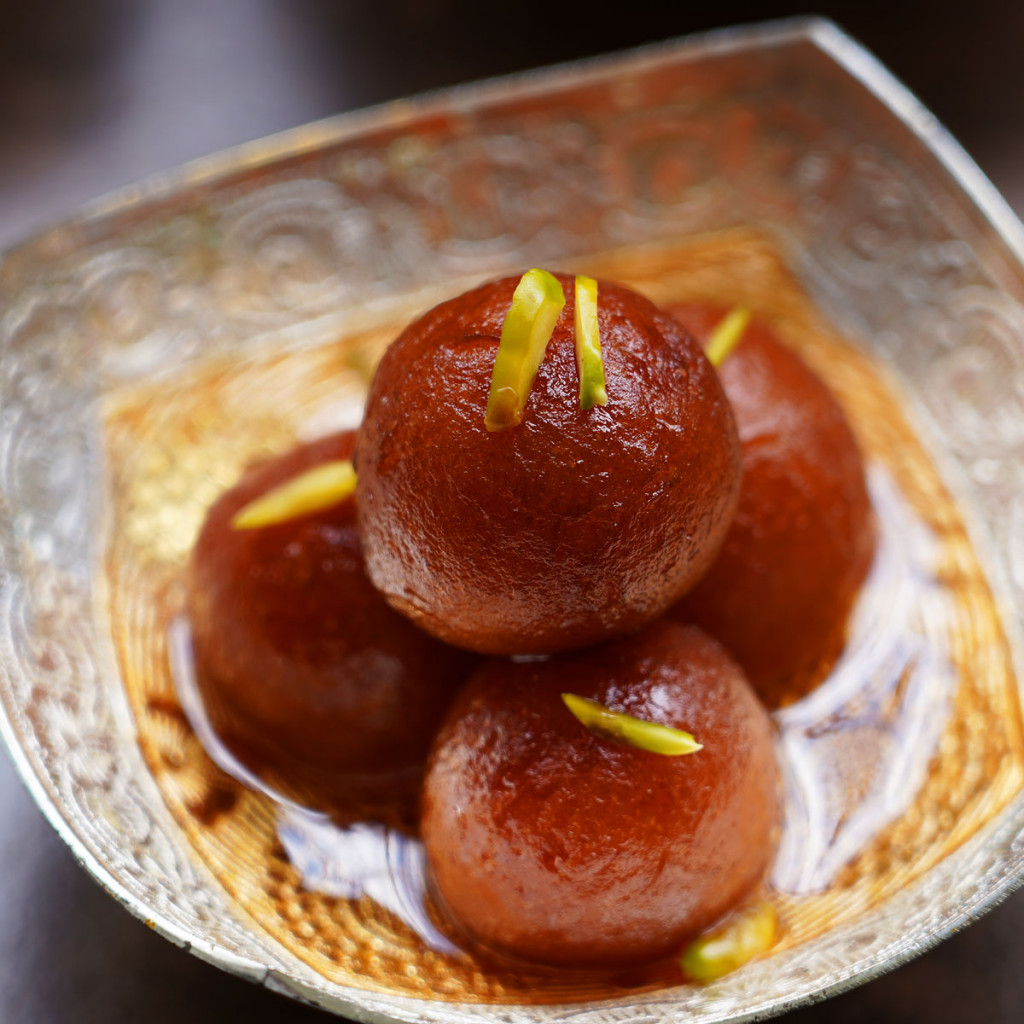 Gulab Jamun tráng miệng truyền thống ẩm thực Ấn Độ