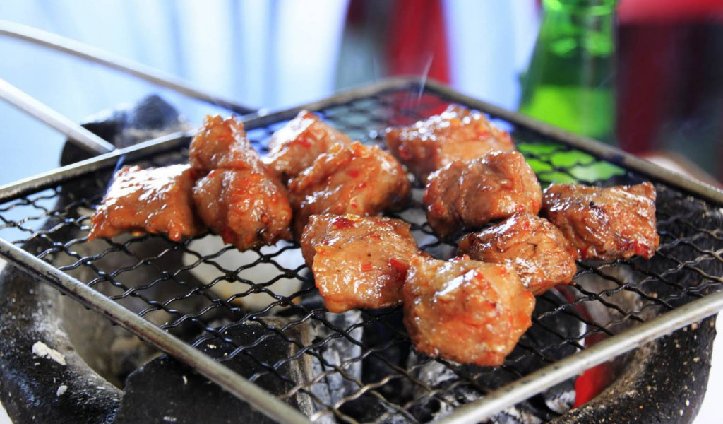 Thịt bò nướng thơm lừng tại Nha Trang
