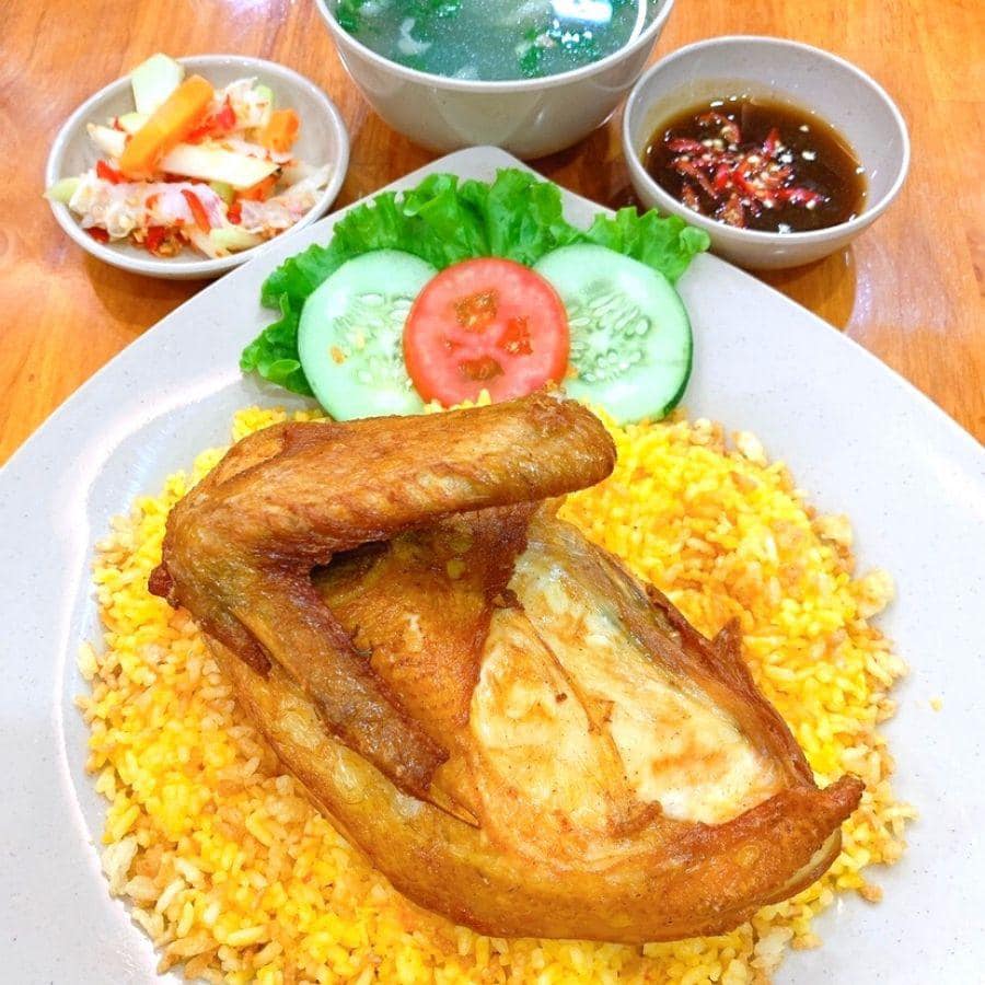 Cơm gà xé thơm bùi đậm vị