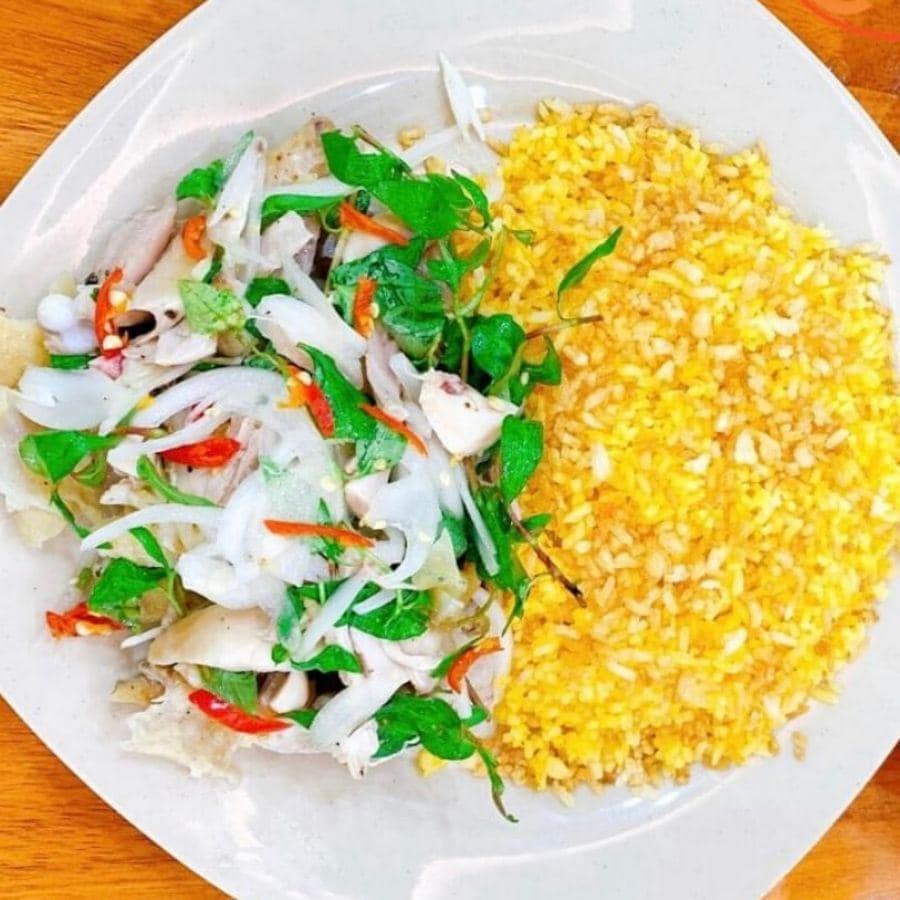 Cơm gà chiên giòn tan ngon miệng tại Đà Nẵng