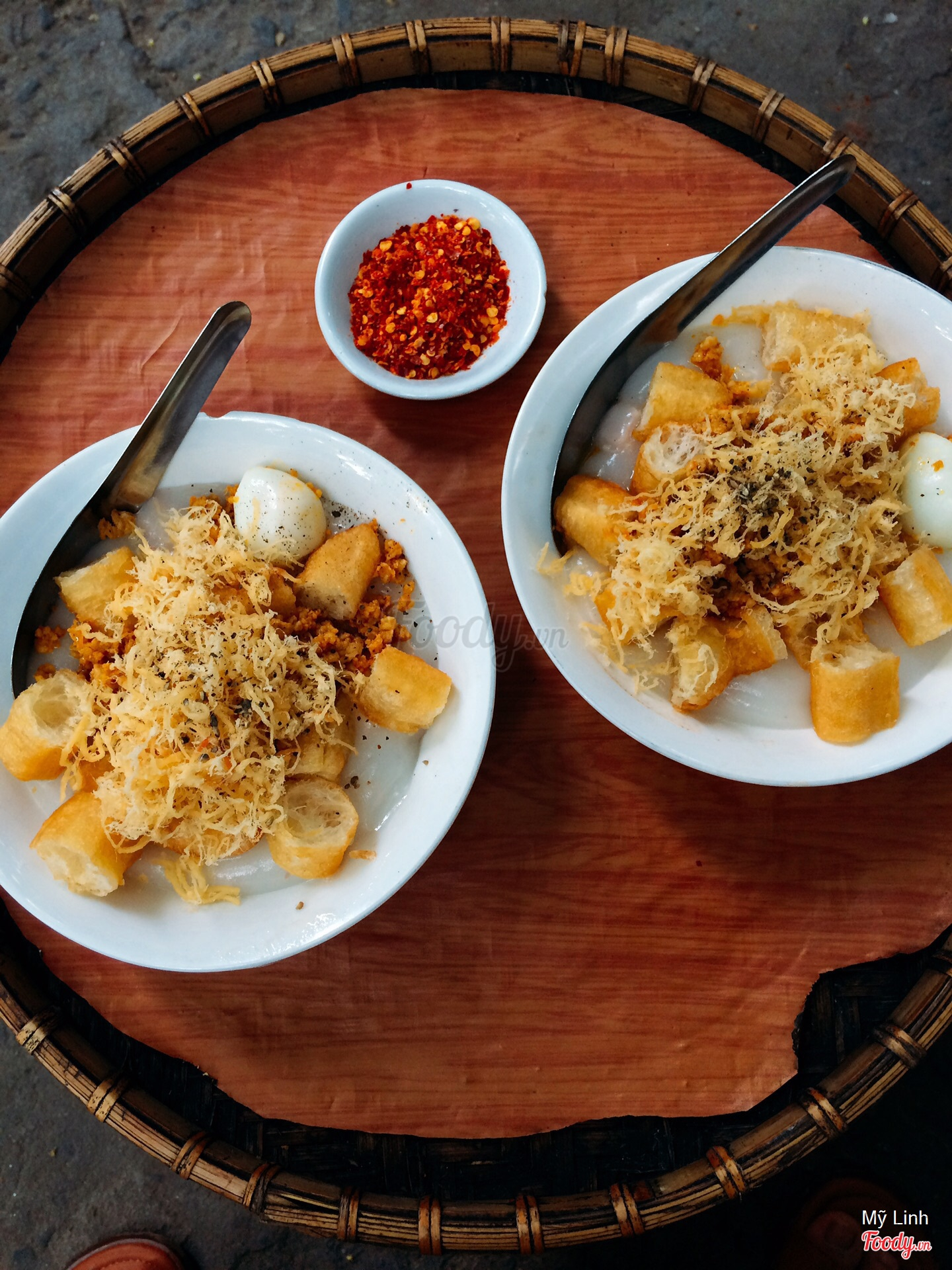 Bát cháo quẩy sườn sụn ấm nóng