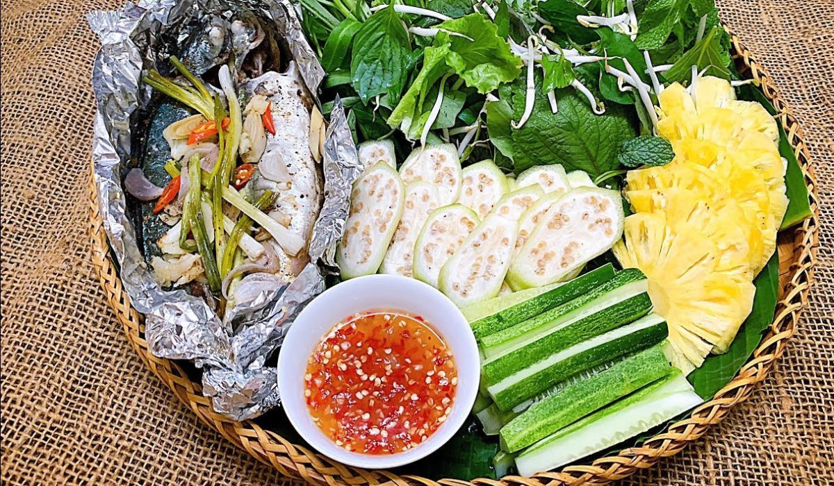 Món cá nục cuốn bánh tráng thanh đạm