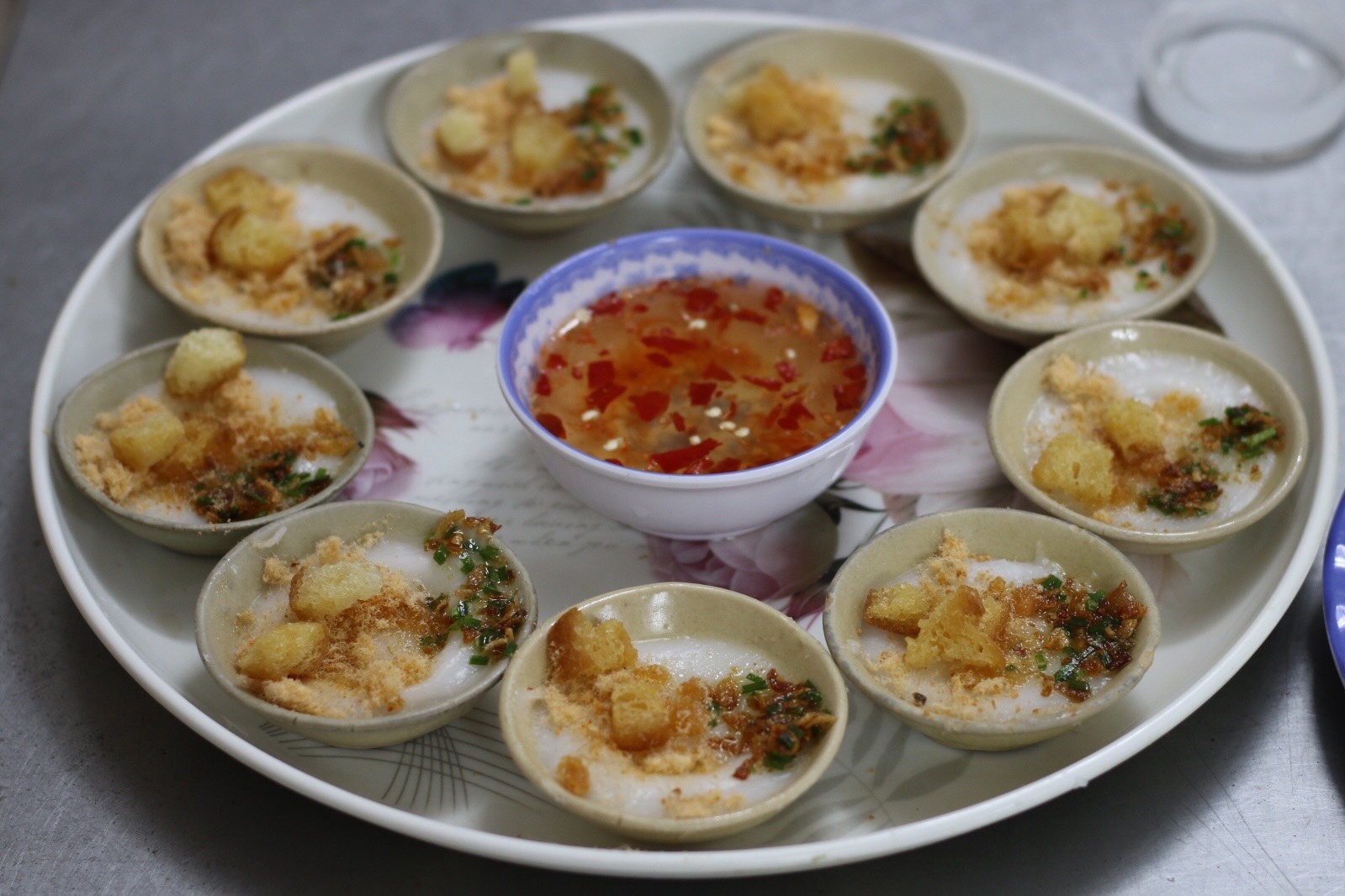 Những chén bánh bèo thơm lừng nóng hổi