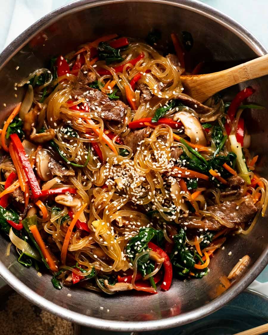 Japchae miến xào đặc sản ẩm thực Hàn Quốc