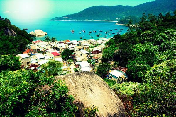 View hồ bơi từ phòng khách sạn ÊMM Hội An