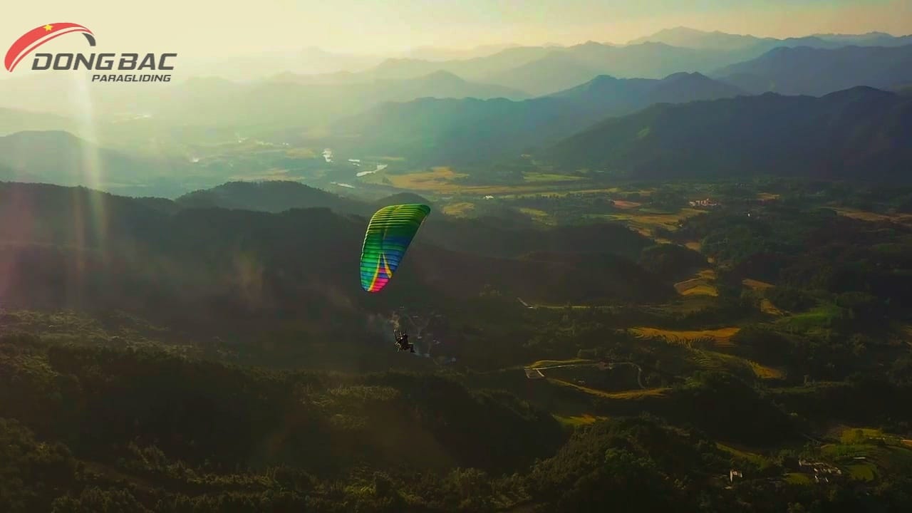 Phi công tham gia lễ hội dù lượn Bình Liêu