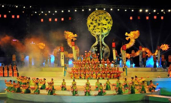 Chương trình biểu diễn nghệ thuật tại Festival Huế 2014