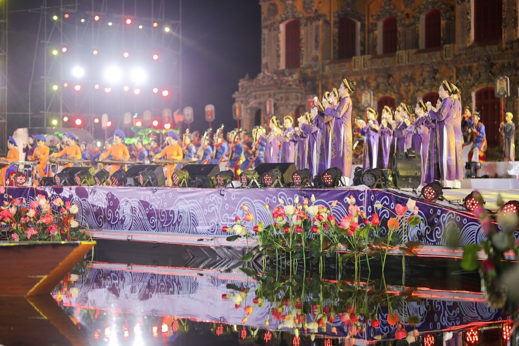 Điện Kiến Trung lung linh mùa lễ hội Không gian lung linh tại điện Kiến Trung dịp Festival Huế 2024